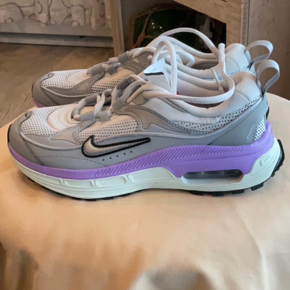 Nike Air Max Bliss Women’s Running Sneaker, Size 5 - Picture 5 of 9